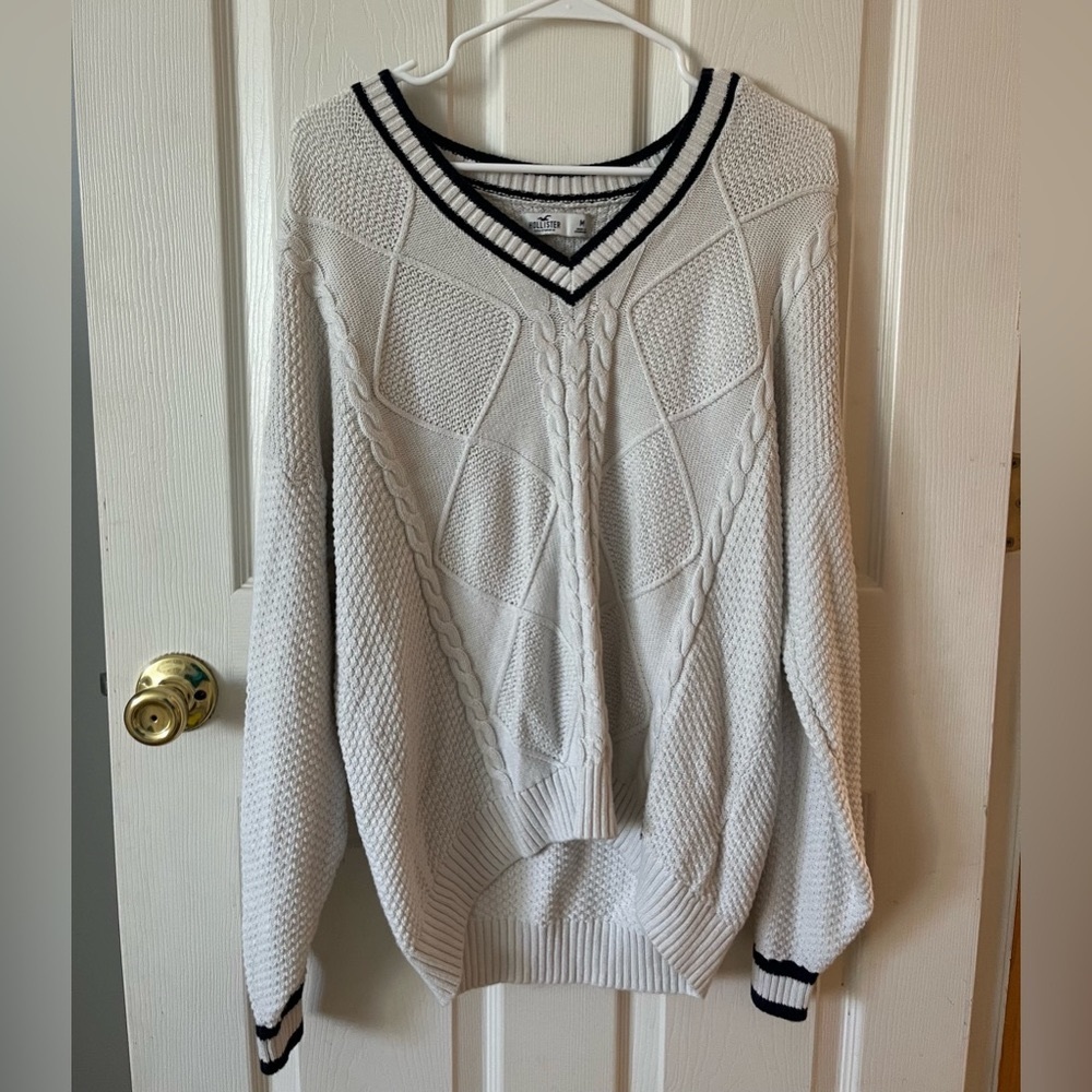 hollister oversized v neck sweater
